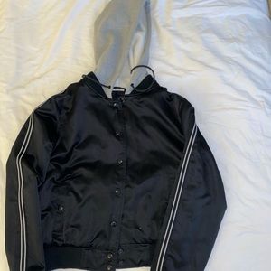 BLACK BOMBER JACKET W GREY HOODIE